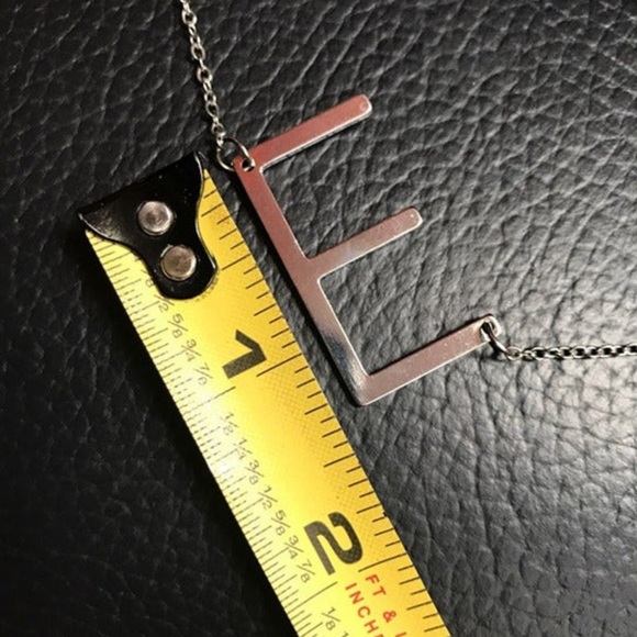 NEW ~ INITIAL NECKLACE E - Picture 3 of 4
